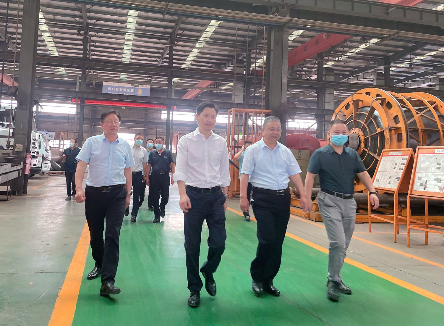 市委常委、常務(wù)副市長(zhǎng)甘國(guó)棟一行蒞臨楚勝汽車集團(tuán)調(diào)研