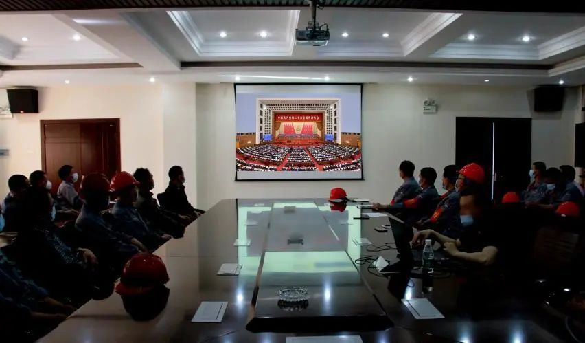 學(xué)習(xí)二十大、永遠(yuǎn)跟黨走、奮進(jìn)新征程！楚勝集團(tuán)組織全體